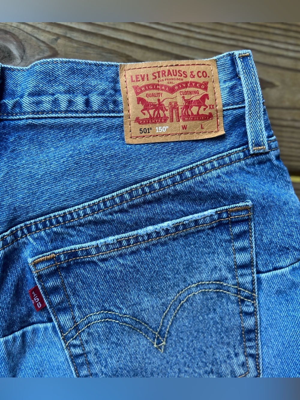 Levi’s 501 High Rise Pieced 150th Anniversary Frayed Hem Jean Shorts Size 28 - Picture 5 of 12